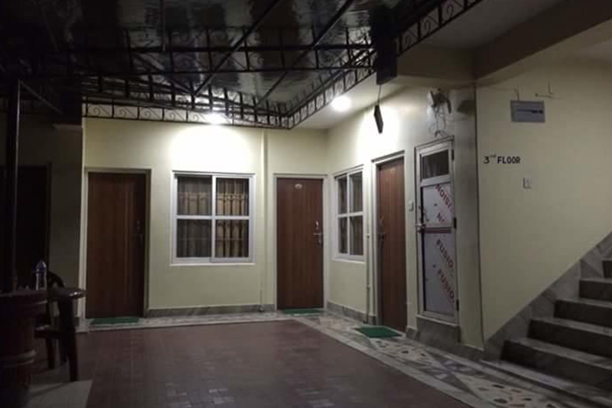 Hotel Bhadrakali Pokhara Inn Exteriör bild