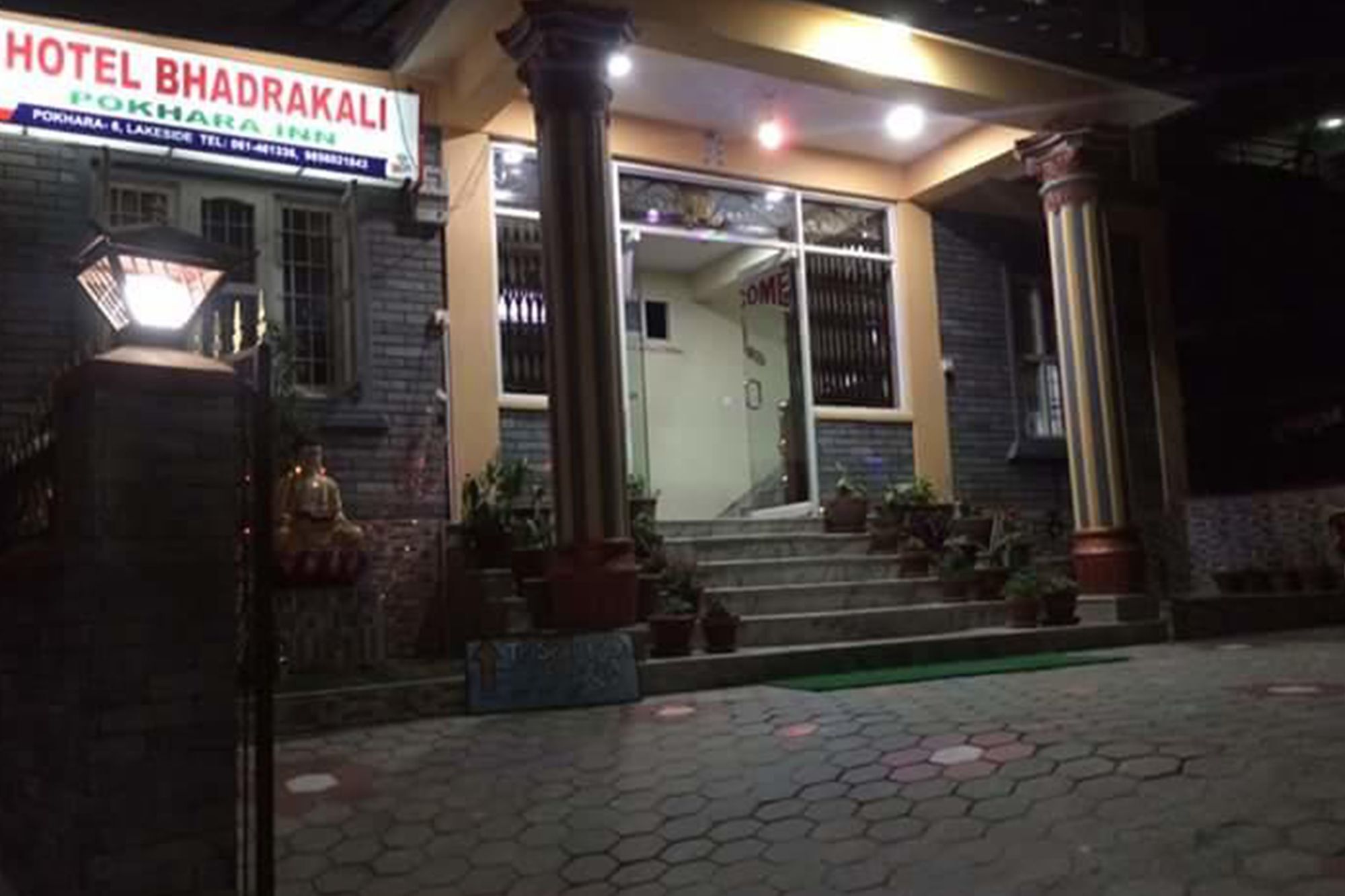Hotel Bhadrakali Pokhara Inn Exteriör bild